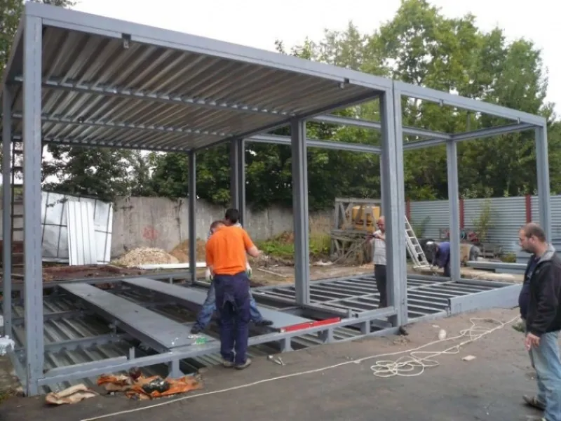 Монтаж каркаса и металлического пола